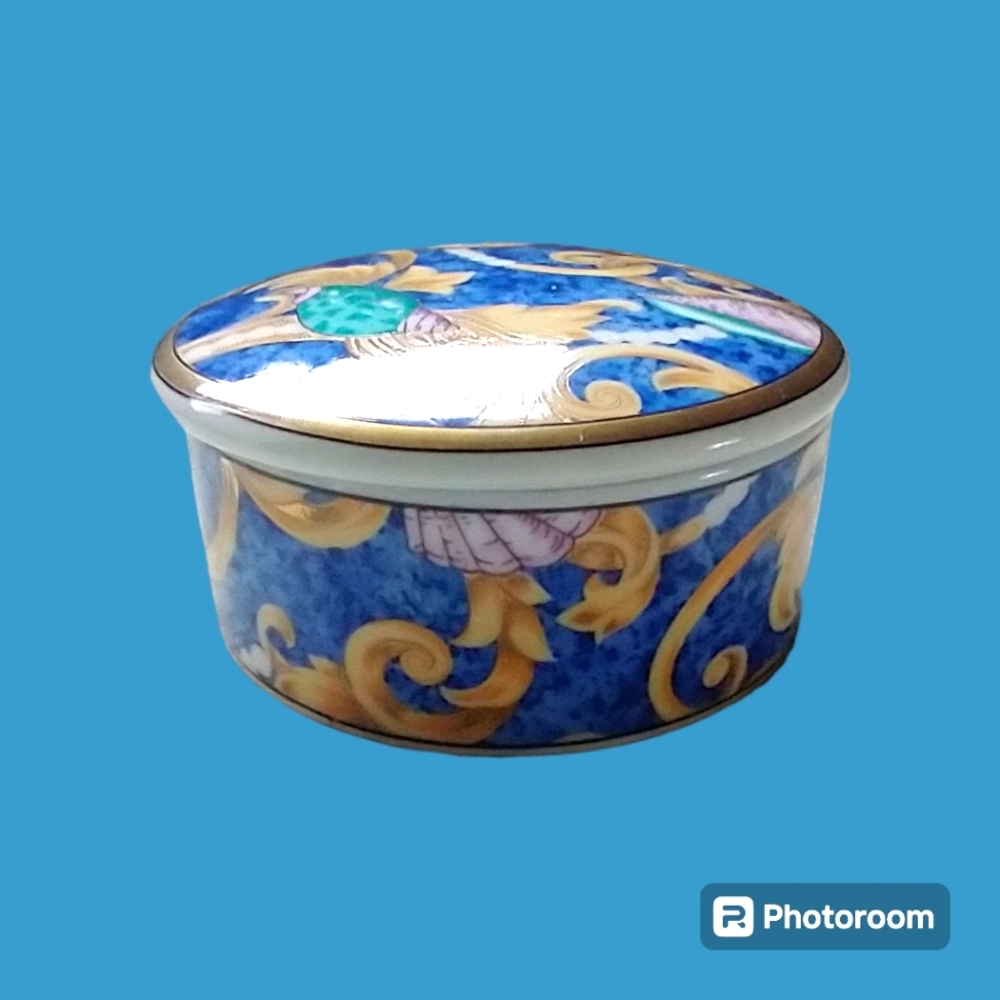 OTAGIRI Small Round Blue Porcelain Trinket‎ Box Kimiko Ikeda Japan Seashell